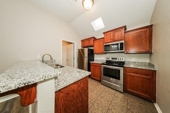 Building Photo - 2516 Queenston Ave