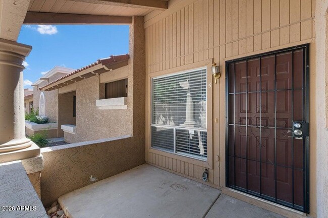 Building Photo - 330 W Tonopah Dr