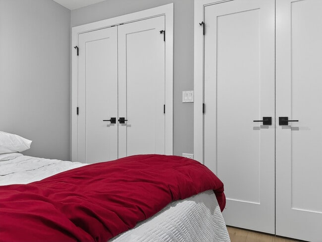 Building Photo - 2451 N Albany Ave