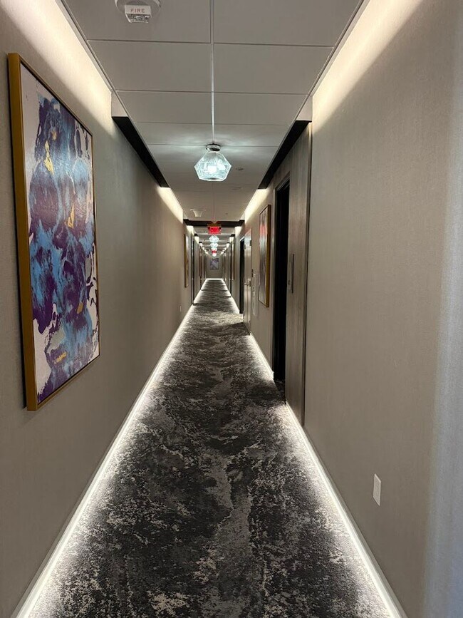 Building Photo - Gorgeous 2 Bedroom 2 Bathroom Downtown Condo with Epic Views and Free Parking