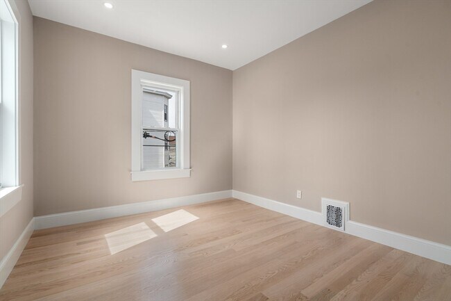 Building Photo - 99 Beech St