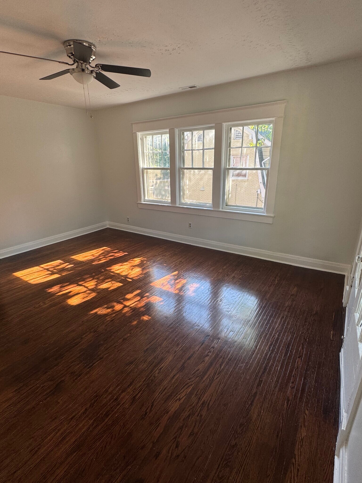 Hardwood floors refinished within the last few years - 1333 Castlewood Ave