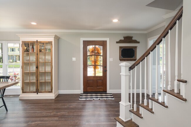 Building Photo - 726 Thistlewood Dr
