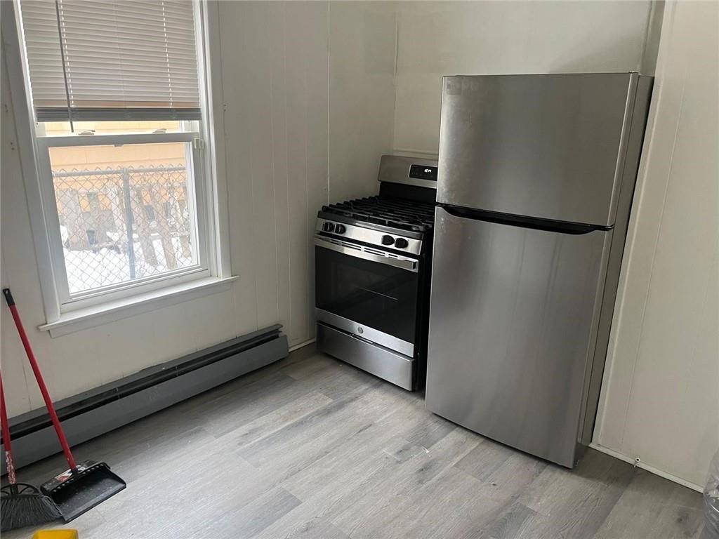 Building Photo - 60 Dover St