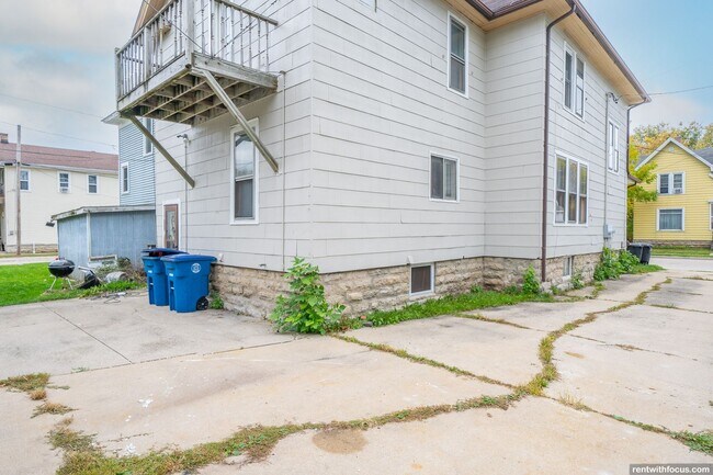 Building Photo - 328 Parkway Ave