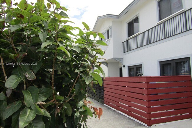 Building Photo - 13344 Tropical Ave