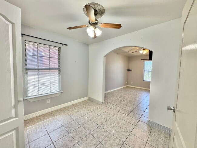 Building Photo - 210 Leon Ave