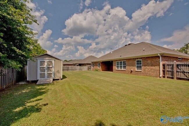 Building Photo - 112 SW Autumn Cove Dr