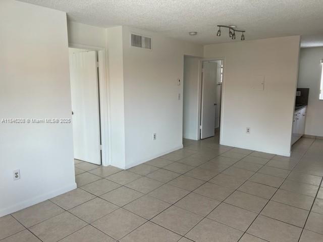 Building Photo - 2780 W 61st St