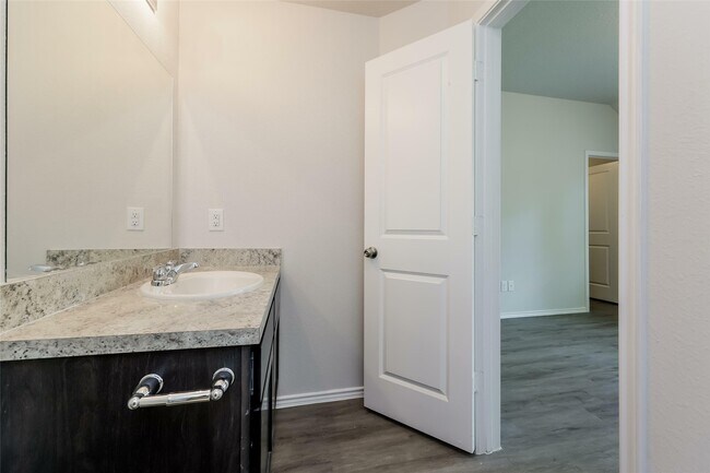 Building Photo - 208 Elk Run Ln