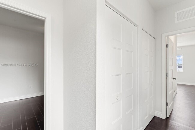 Building Photo - 1110 NE 1st Ave.