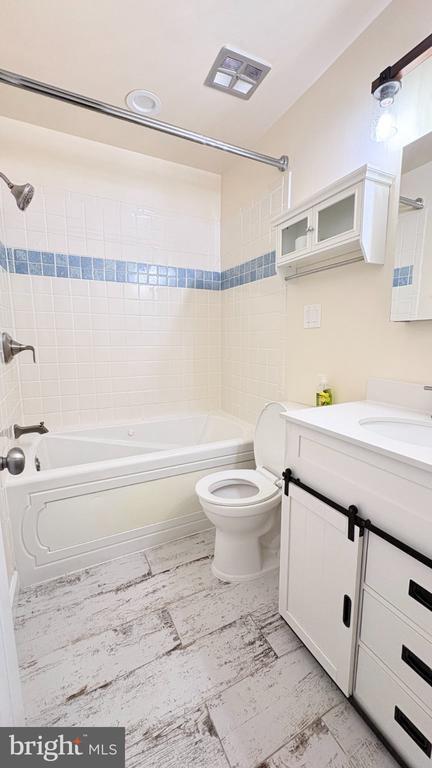 Building Photo - 2174 Mayflower Dr
