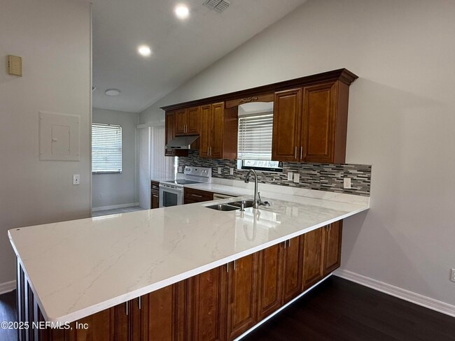 Building Photo - 8348 Westover Ct