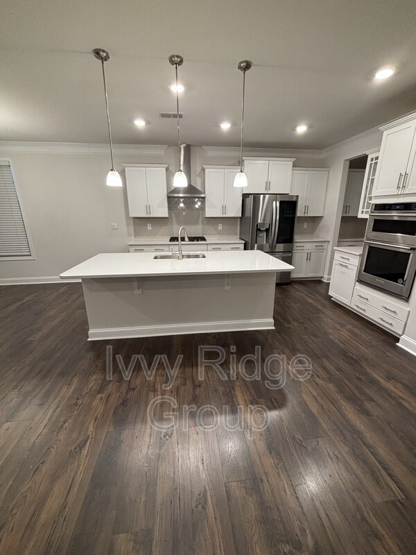 Building Photo - 4867 Tacoma Dr