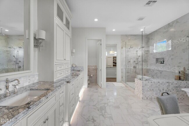 Building Photo - 3507 North 39th Pl