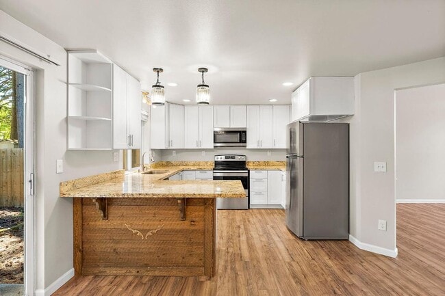 Building Photo - Updated 3 Bed Home for Rent in Lacey | Vau...