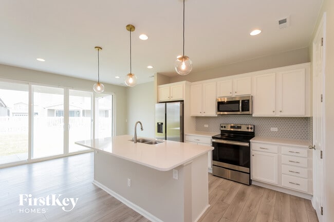 Building Photo - 10615 Akron St