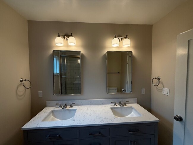 Building Photo - Beautiful Home in a Lovely Neighborhood! Available Spacious 2 Bedroom and Two Bathroom!