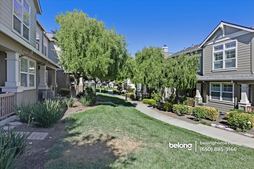 Building Photo - 292 Wildrose Common