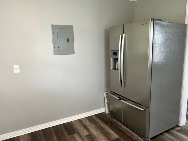 Building Photo - 1906 Wakefield Ave