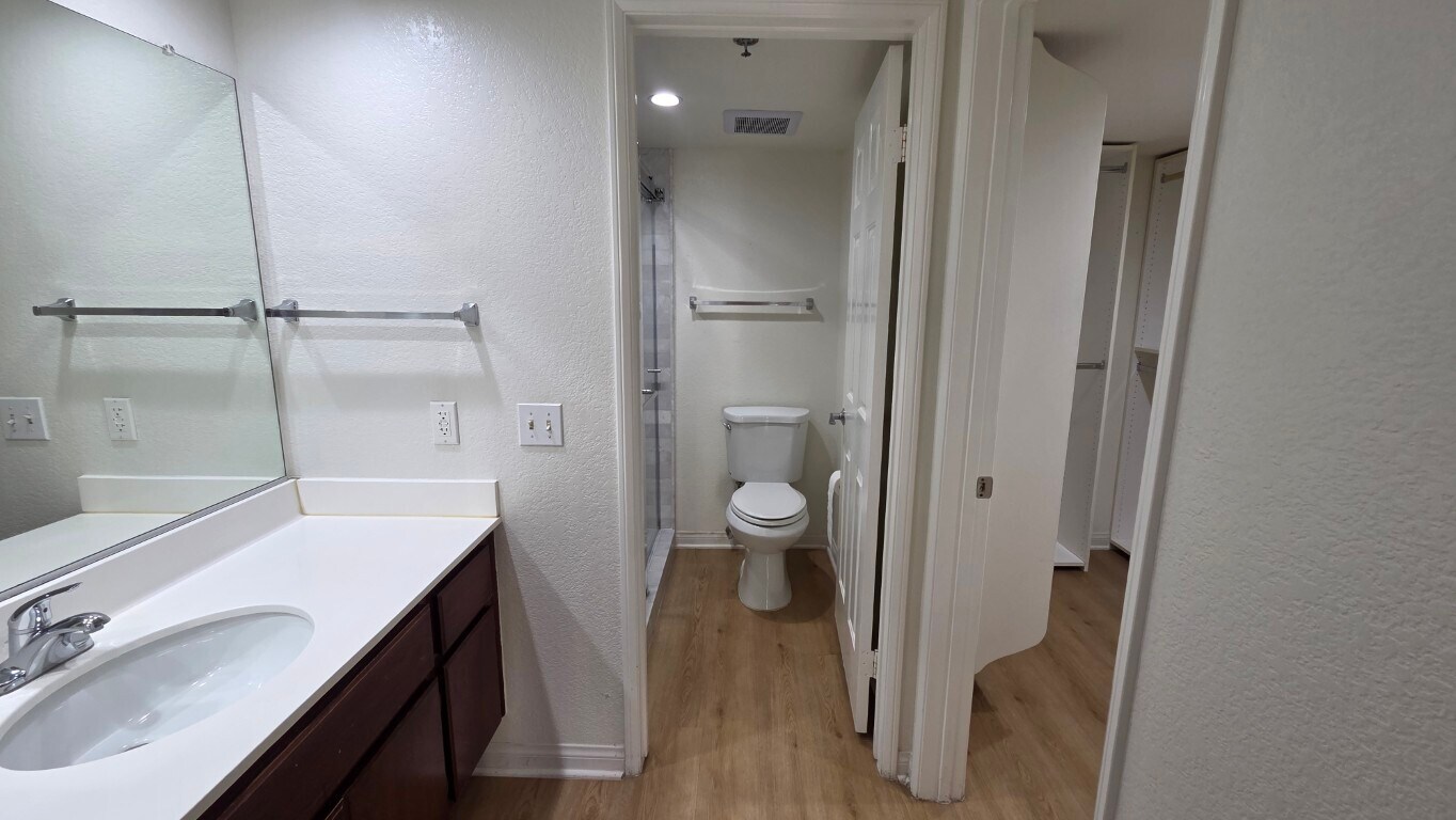 Building Photo - 697 Sutton Crest Trl