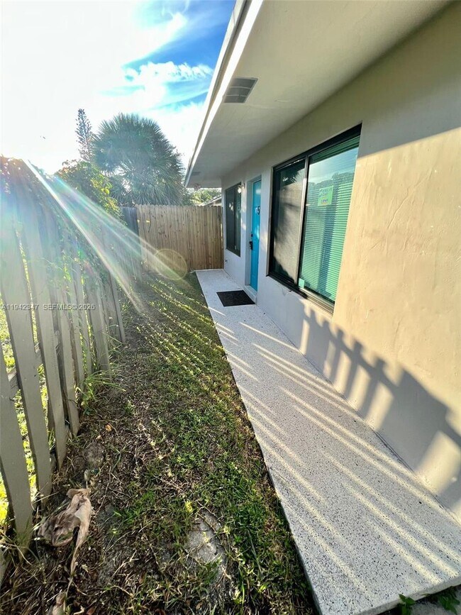 Building Photo - 1016 NE 17th Ave