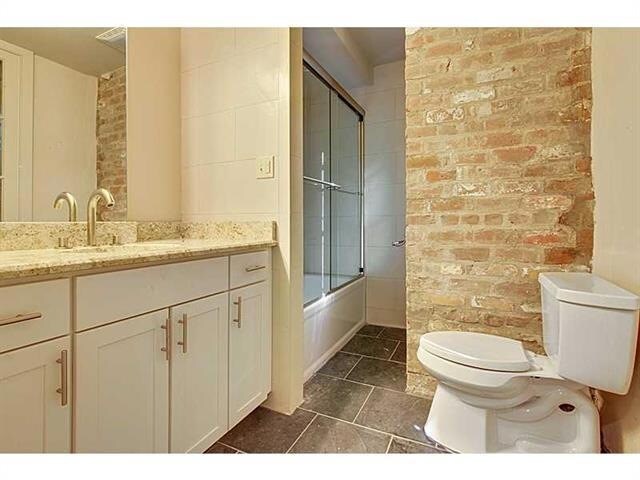 Building Photo - 713 St Ann St.