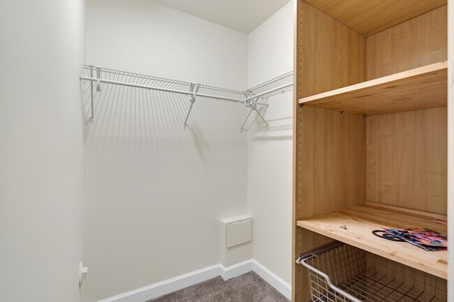 Building Photo - 2407 North Kennicott Drive