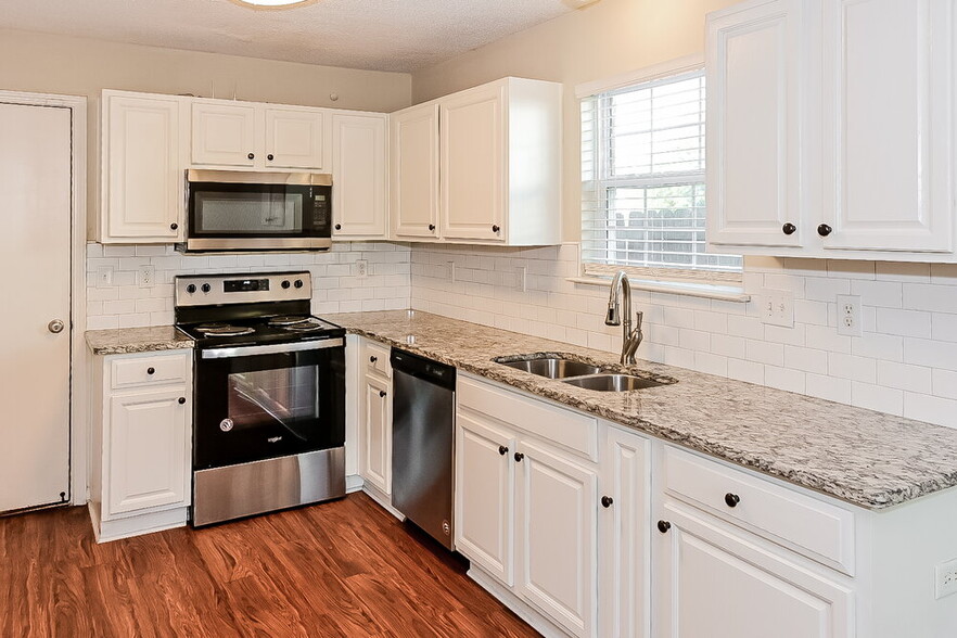 Building Photo - 7356 Green Ash Dr