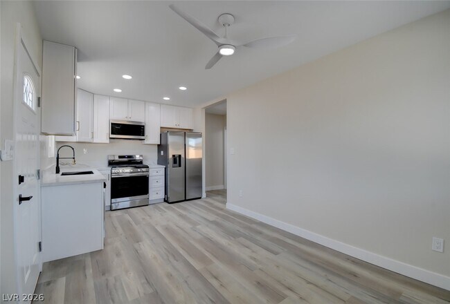 Building Photo - 4401 Vía Torino