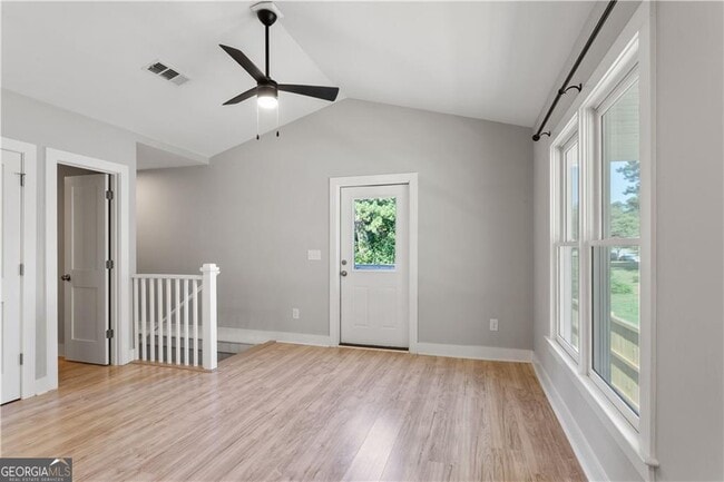 Building Photo - 2666 Davenport St