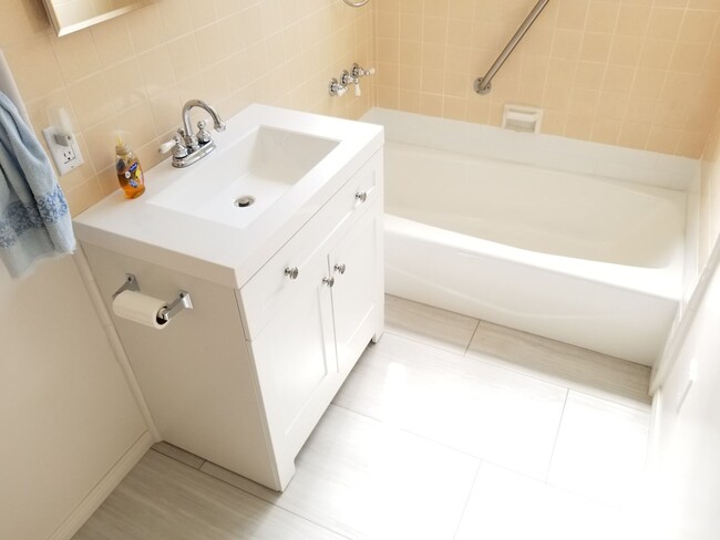 Building Photo - Beautiful Remodeled 3bd 2ba House in Wiseb...