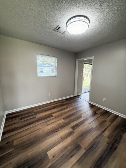 Building Photo - 128 Barnesdale Dr