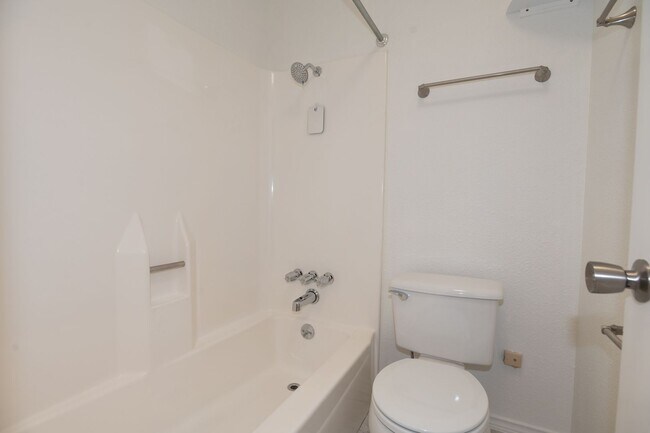Building Photo - Single Story, Energy Efficient Home - Move...