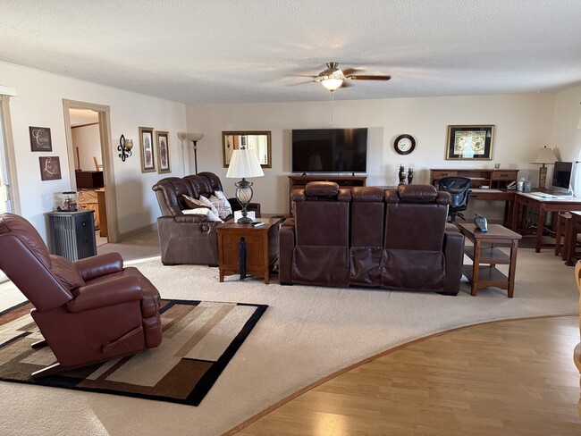 Building Photo - 259 E Oakland St