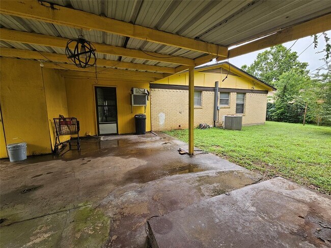 Building Photo - 119 Palm Oak Dr