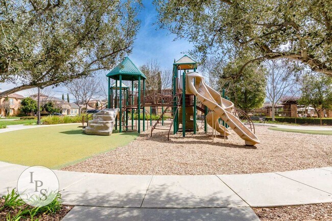 Building Photo - Harlan Ranch Clovis Home, 3BR/2BA, Amazing Community - Lots of Amenities!