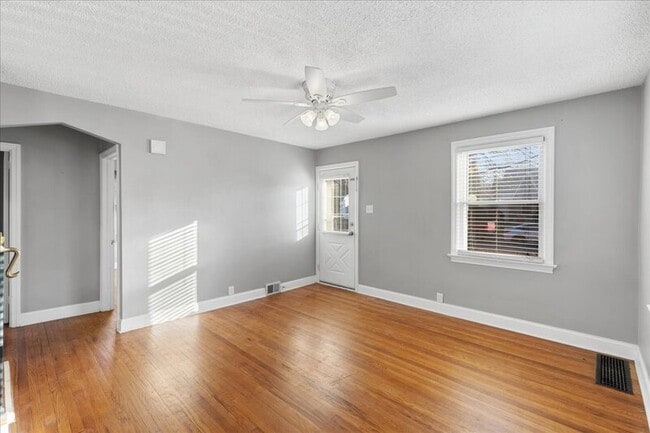 Building Photo - 51 George St