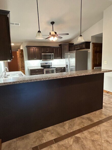 Building Photo - 105 Kula Ct
