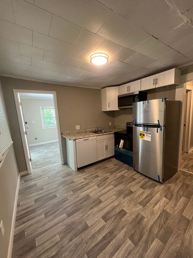 Primary Photo - 3-Bed Home $1300 – Spacious & Move-In Ready!