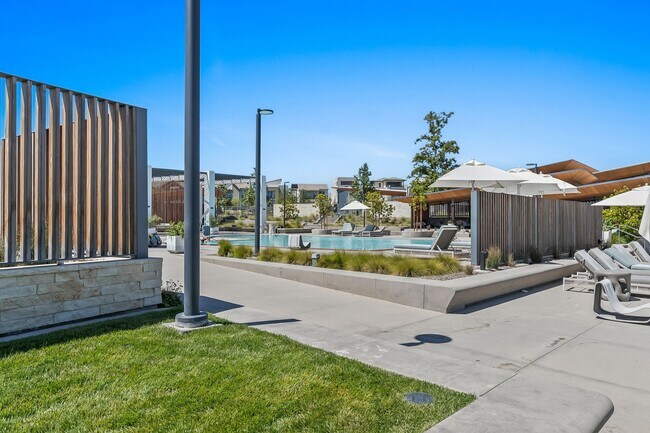 Building Photo - Exquisite Modern Townhome Nestled in the T...