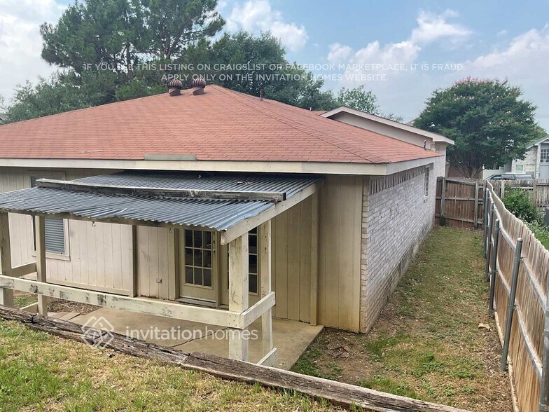 Building Photo - 6316 Fern Meadow Dr