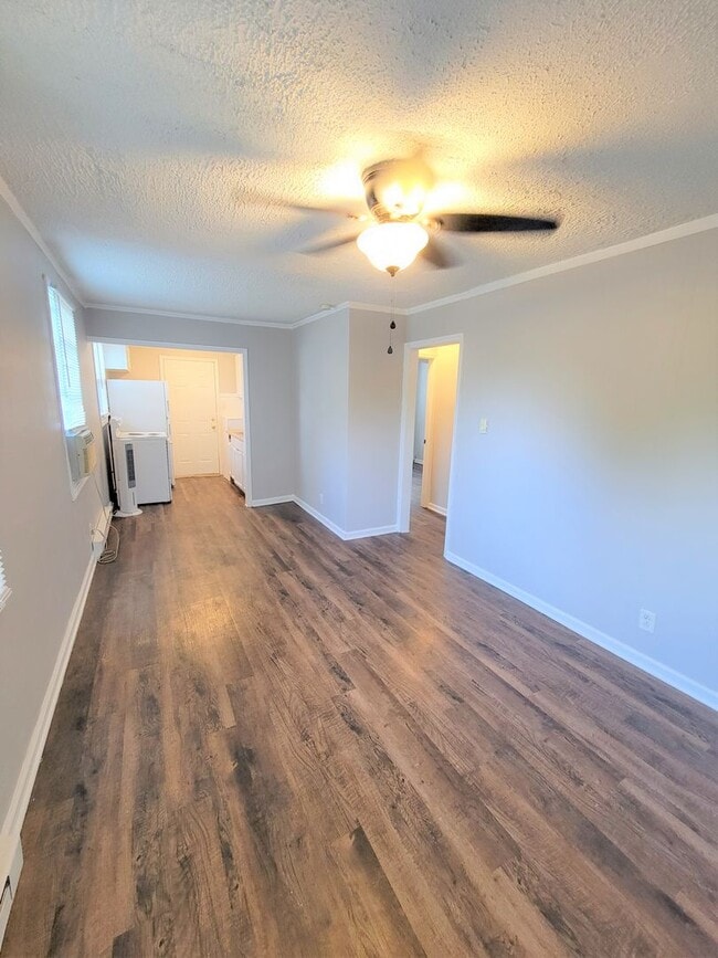 Building Photo - Greensboro Bungalow