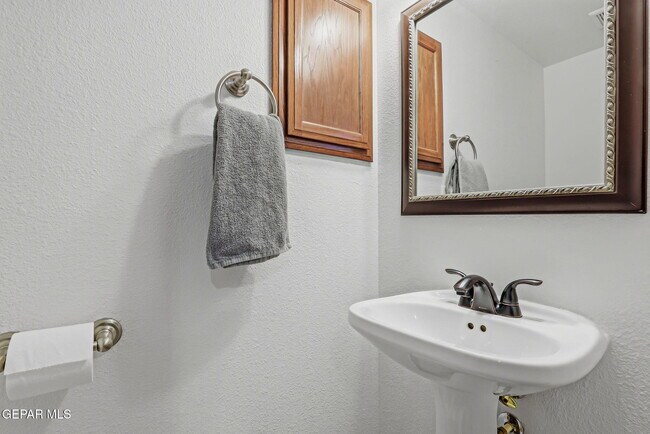 Building Photo - 2329 Honey Dew St