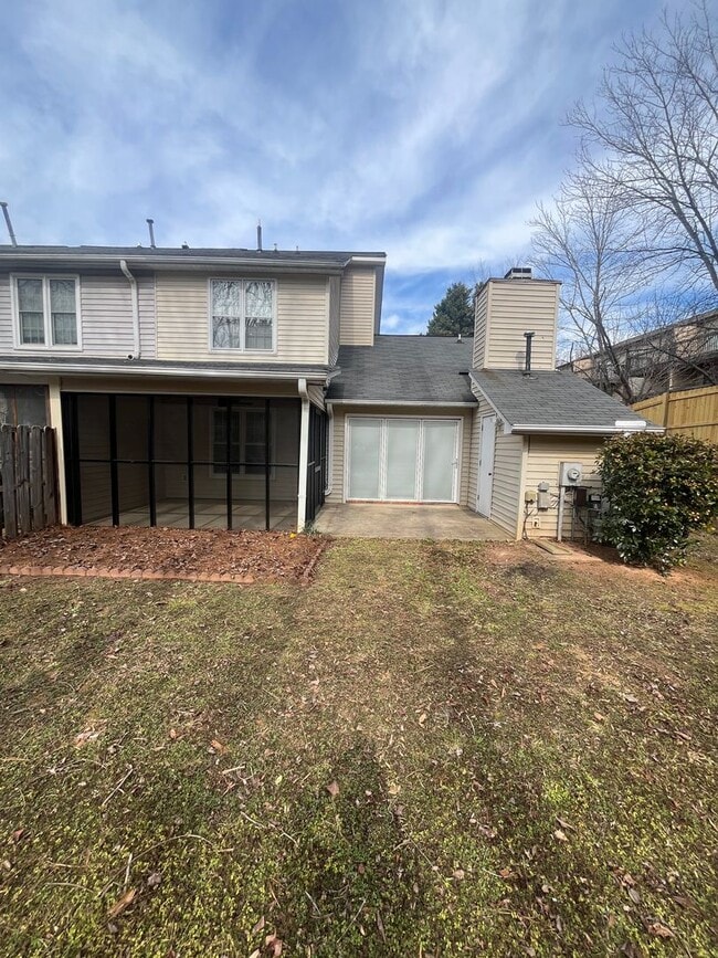 Building Photo - 19 Somersett Dr