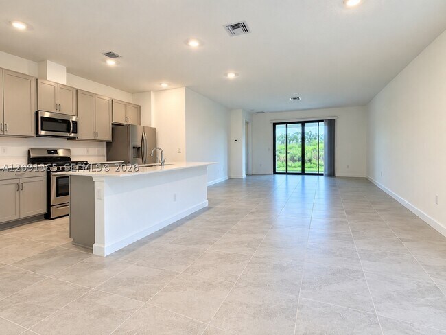 Building Photo - 10755 Wilgrove 10755