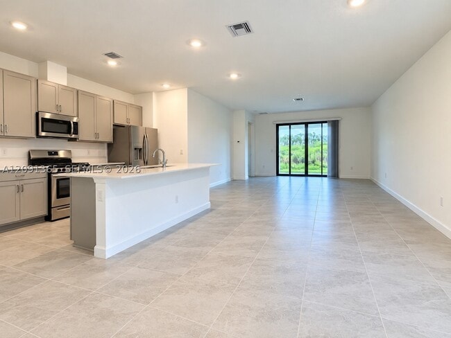 Building Photo - 10755 Wilgrove 10755