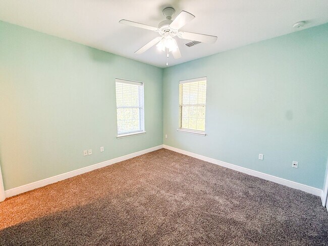 Building Photo - Chase Hollow #46