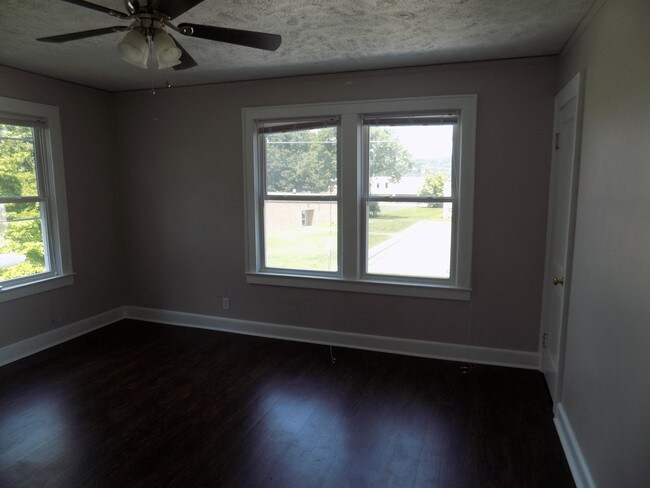 Building Photo - 1301 Myers Ave