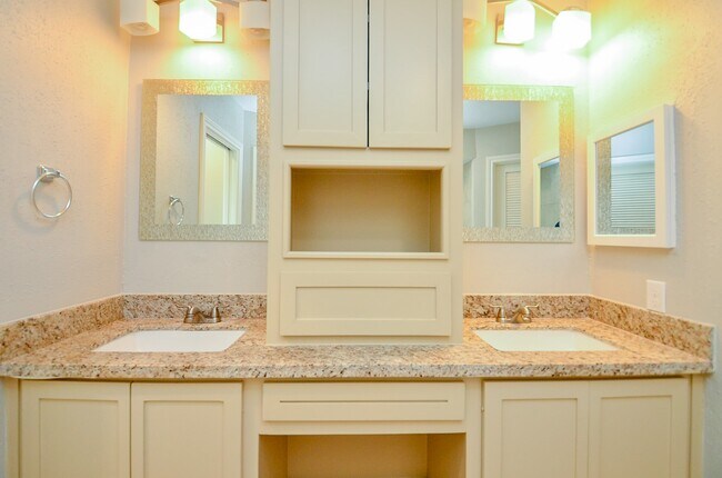 Building Photo - 12510 Seaswept Dr